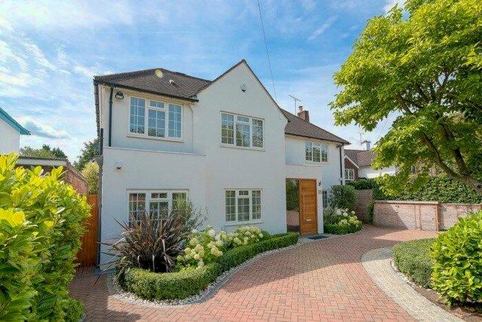 4 Bedroom Property To Rent In Burghley Avenue, New Malden, Surrey, KT3