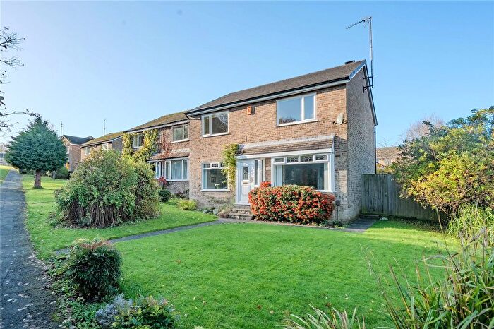 4 Bedroom Detached House For Sale In Mulberry Garth, Leeds, West Yorkshire, LS16