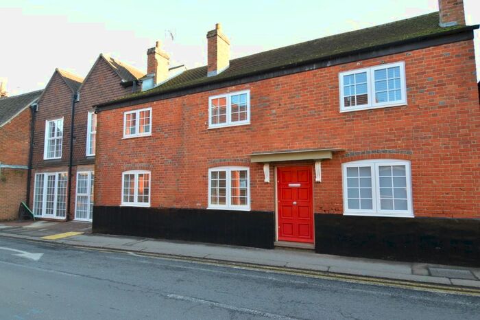 2 Bedroom Flat To Rent In Peach Street, Wokingham, RG40