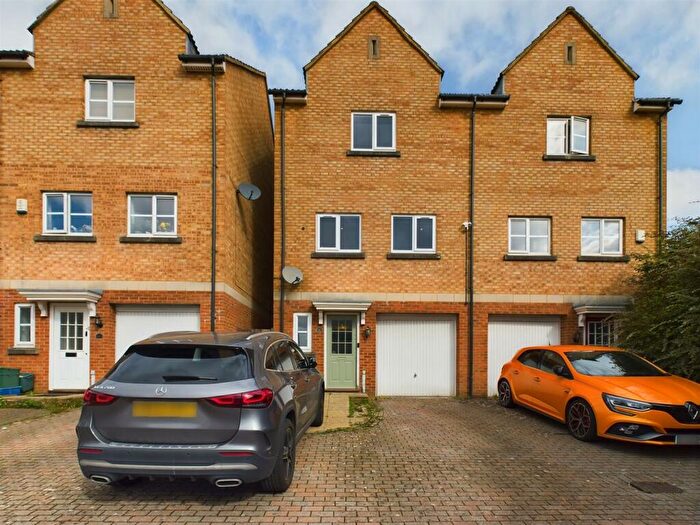 3 Bedroom House To Rent In Blue Falcon Road, Bristol, BS15