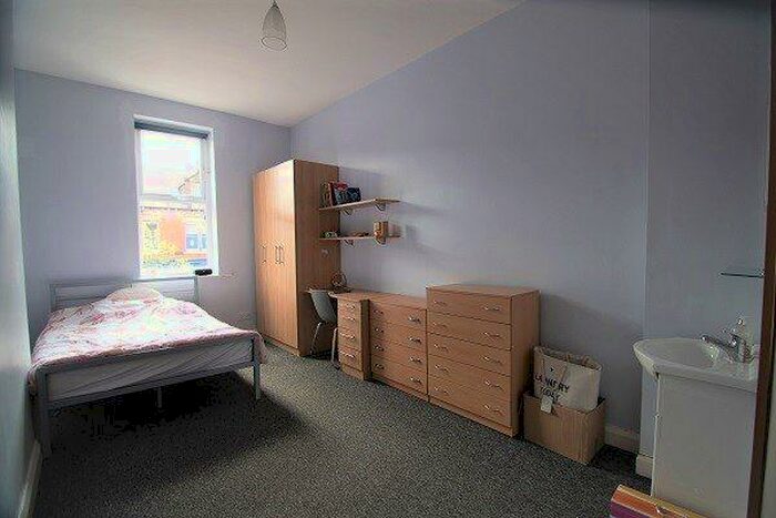 6 Bedroom Flat To Rent In A Ecclesall Road Sheffield, Sheffield, S11