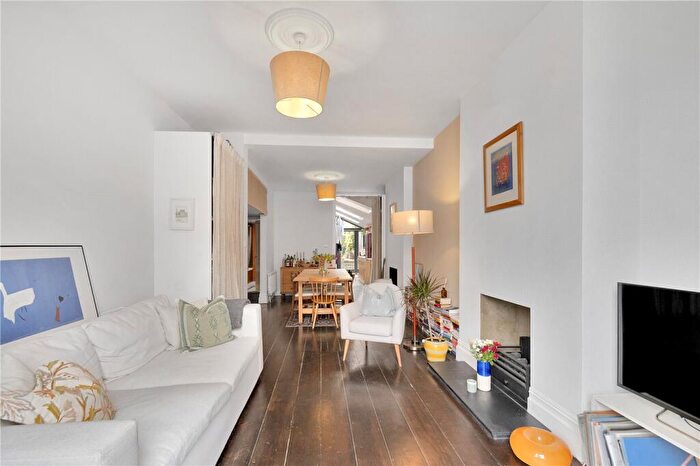 1 Bedroom Apartment For Sale In Bromar Road, Camberwell, London, SE5