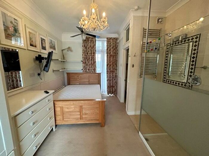 Flat To Rent In Cambridge Grove Road, Kingston Upon Thames, KT1