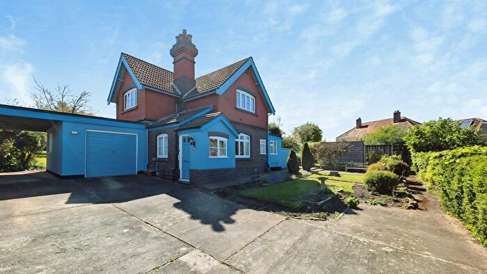 3 Bedroom Detached House For Sale In Station Close, Chipping Sodbury, Bristol, BS37
