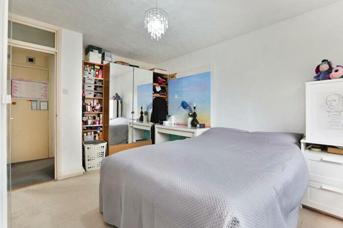 2 Bedroom Flat For Sale In Granville Square, London, SE15