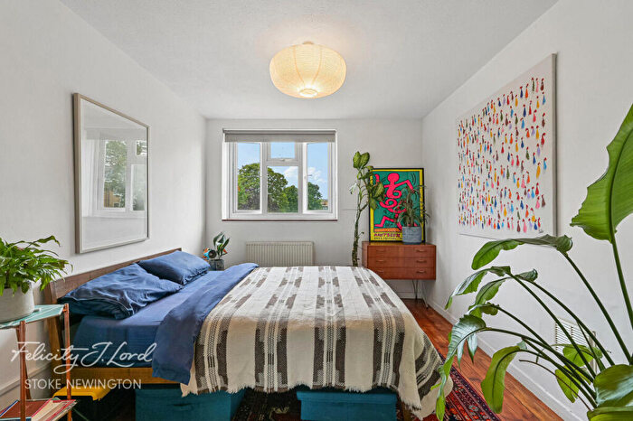 2 Bedroom Flat For Sale In Albion Road, London, N16