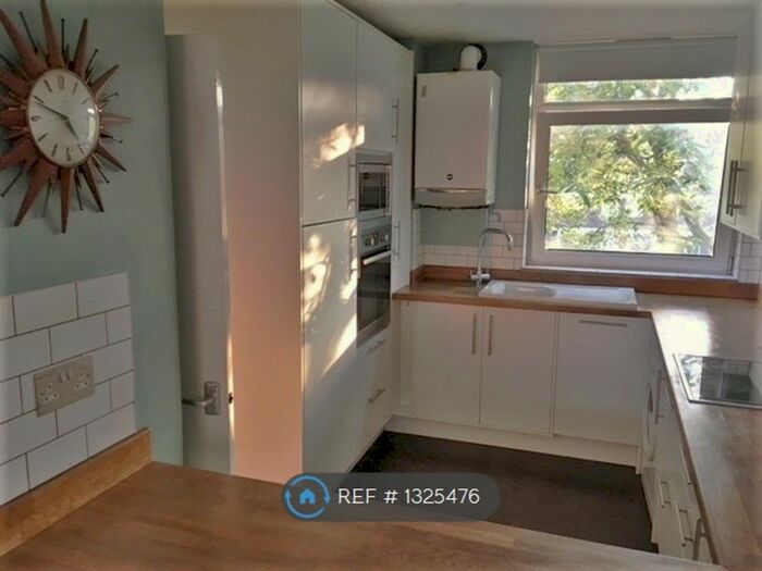 2 Bedroom Maisonette To Rent In Old Market Square, London, E2