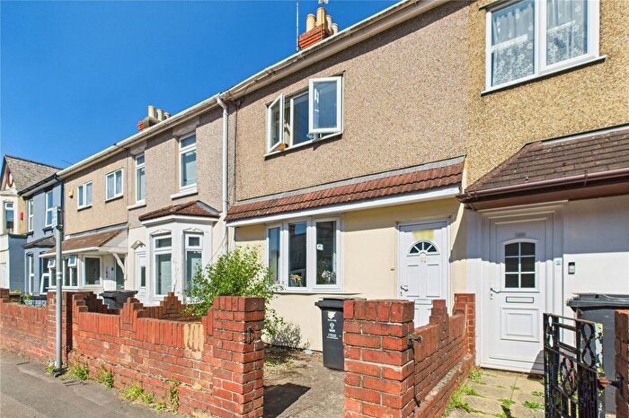 3 Bedroom Terraced House For Sale In Cricklade Road, Gorse Hill, Swindon, SN2