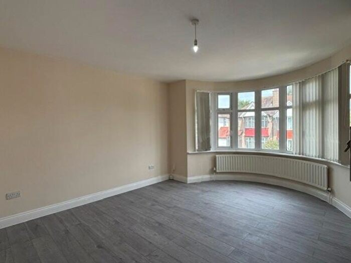 3 Bedroom Maisonette To Rent In Northwick Avenue, Harrow, Middlesex, HA3
