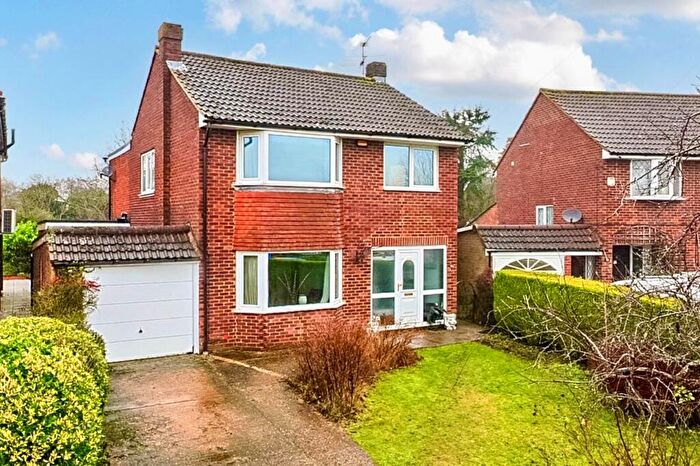 4 Bedroom Detached House For Sale In Crabtree Close, Beaconsfield, HP9