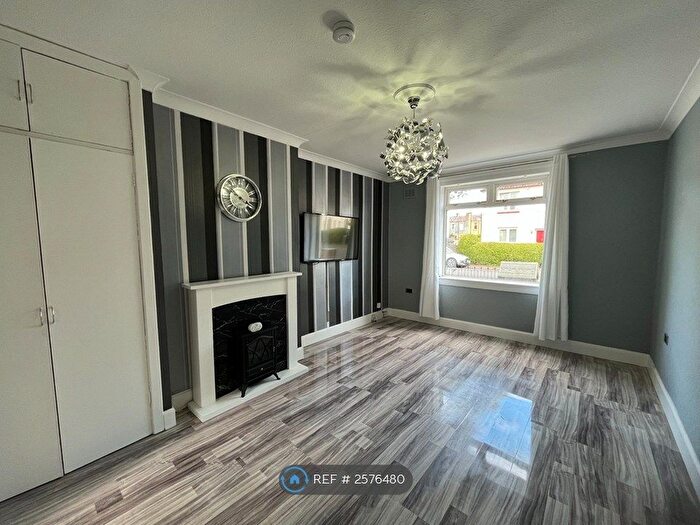 2 Bedroom Flat To Rent In Saughton Gardens, Edinburgh, EH12