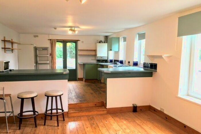 2 Bedroom Flat To Rent In Hill Crest, Plymouth, PL3