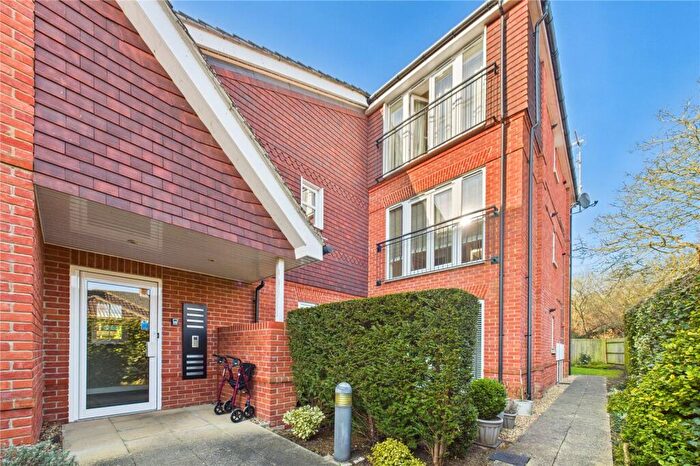 1 Bedroom Apartment For Sale In Peel Court, Reading Road, Pangbourne, Reading, RG8