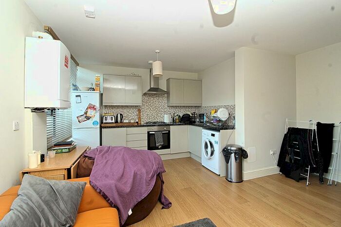 1 Bedroom Flat To Rent In High Road, London, N12