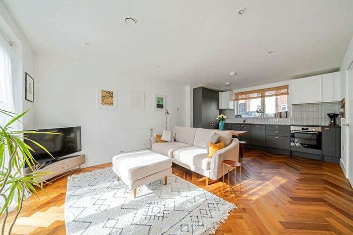 1 Bedroom Flat For Sale In Auckland Rise, Croydon, London, SE19