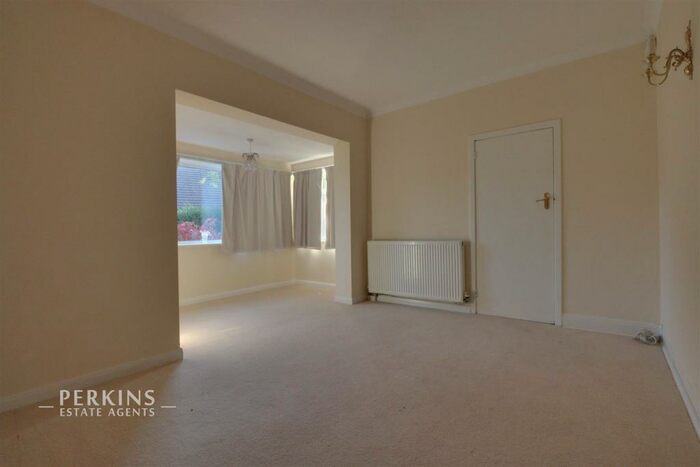 3 Bedroom Detached Bungalow To Rent In Iver, SL0