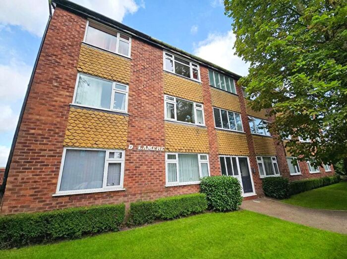 2 Bedroom Flat For Sale In Brook Road, Manchester, M14