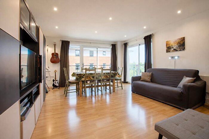 2 Bedroom Flat For Sale In Rosse Gardens, Hither Green, SE13