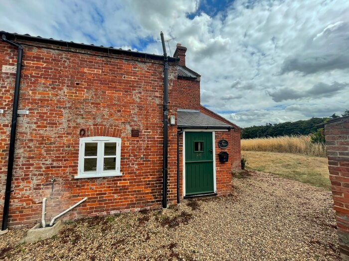2 Bedroom Cottage To Rent In Westwick, Norwich, NR10