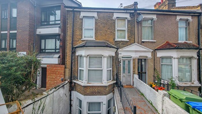 1 Bedroom Flat To Rent In Paget Rise, Plumstead, SE18
