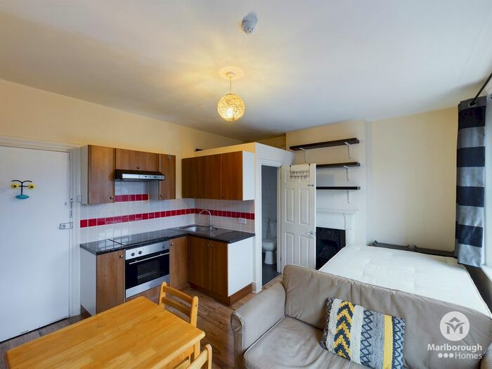 Studio To Rent In Holloway Road, London, N7