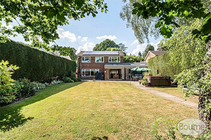 4 Bedroom Detached House For Sale In Fernhill Close, Hook Heath, Woking, Surrey, GU22