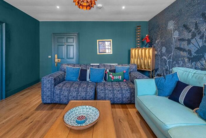 2 Bedroom Flat To Rent In Edinburgh New Town, EH2