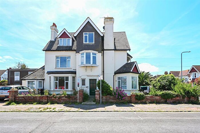 1 Bedroom Flat For Sale In Cantelupe Road, Bexhill-On-Sea, TN40