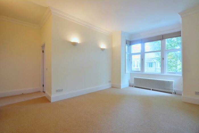 2 Bedroom Flat For Sale In Thornton Avenue, London, W4