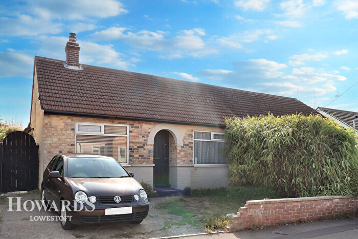 3 Bedroom Semi-Detached Bungalow For Sale In Beech Road, Lowestoft, NR33