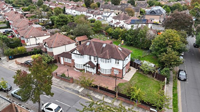 8 Bedroom Detached House For Sale In Chalkwell Park Avenue, Enfield, EN1