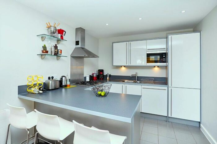 2 Bedroom Apartment To Rent In Carc, N7