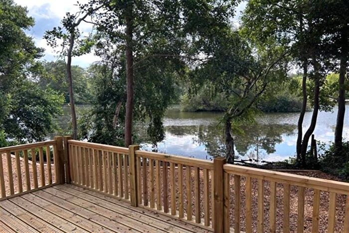 3 Bedroom House To Rent In Bedroom Chalet Bungalow Park Home In Wokingham, RG40