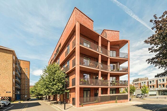 3 Bedroom Flat To Rent In Loddiges Road, Hackney, E9