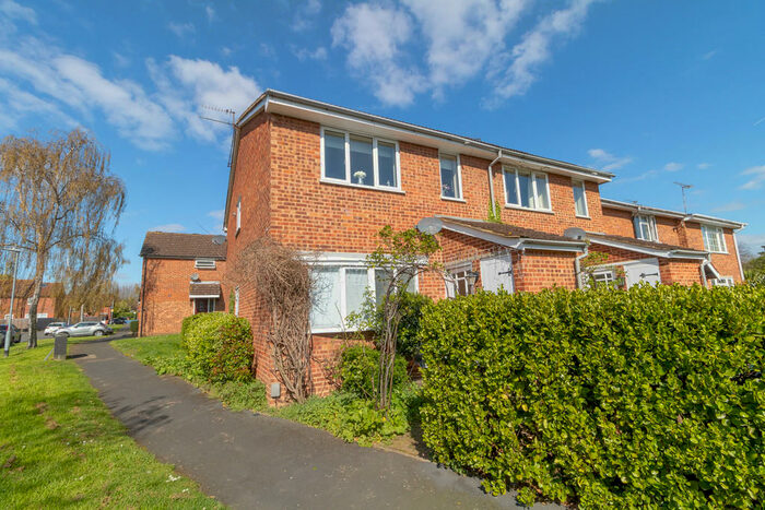 1 Bedroom Maisonette To Rent In Robertson Close, Turnford, EN10