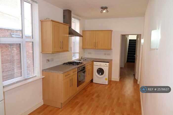2 Bedroom Flat To Rent In Allen Road, Northampton, NN1
