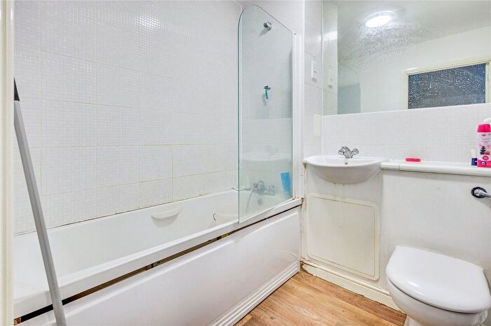 2 Bedroom Flat For Sale In Exeter Street, Plymouth, Devon, PL4
