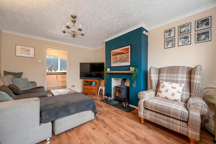 2 Bedroom End Of Terrace House For Sale In West Street Gardens, Stamford, PE9 - Photo 3