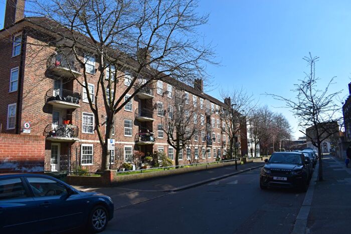 2 Bedroom Flat To Rent In Flat, Fallodon House, Union Grove, London, SW8