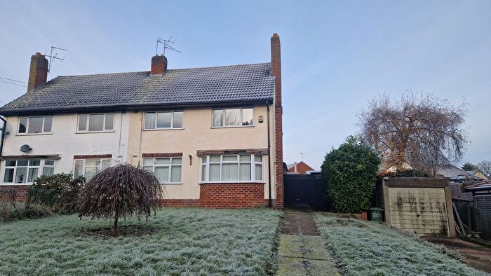 3 Bedroom Semi-Detached House To Rent In Vicarage View, Redditch, B97