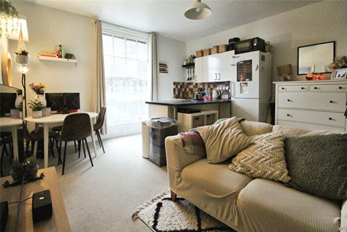 1 Bedroom Flat For Sale In Market Place, Romsey, Hampshire, SO51