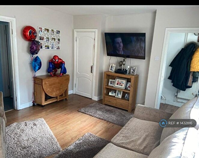 3 Bedroom Semi-Detached House To Rent In Binfield Road, Bracknell, RG42
