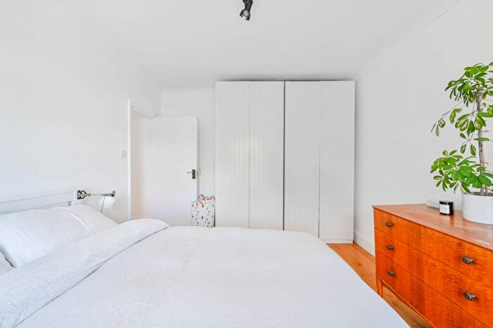 2 Bedroom Flat To Rent In Gloucester Crescent, Camden, London, NW1