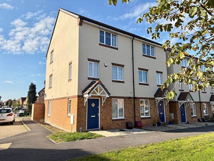 4 Bedroom Semi-Detached House To Rent In Fen Violet Drive, Didcot, OX11
