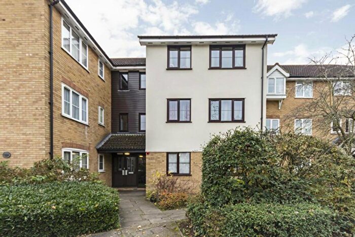 2 Bedroom Flat To Rent In Vicars Bridge Close, Hanger Lane, HA0