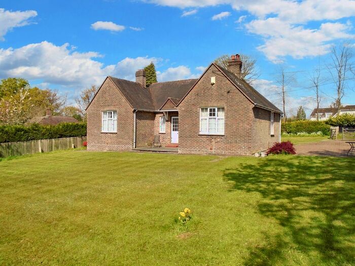 2 Bedroom Property For Sale In Parrock Lane, Upper Hartfield, TN7