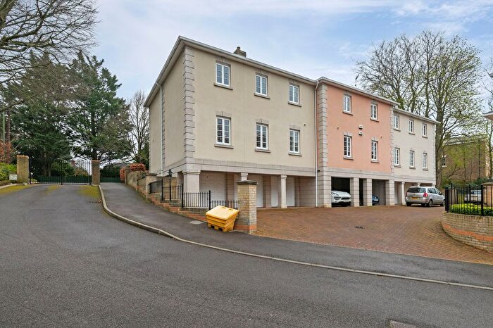 2 Bedroom Flat To Rent In Queensgate House, Chilbolton Avenue, SO22