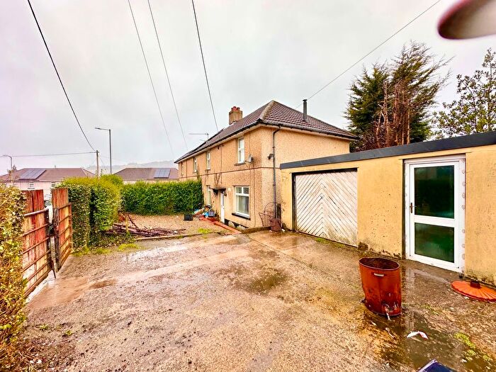 3 Bedroom Semi-Detached House For Sale In Wellington Road, Talywain, Pontypool, NP4