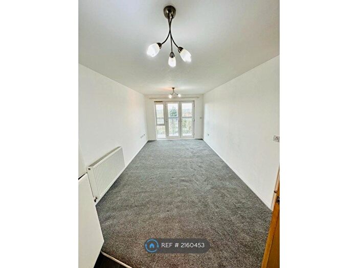 1 Bedroom Flat To Rent In Kittiwake House, Slough, SL1