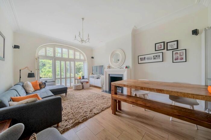 3 Bedroom Flat To Rent In Richmond Bridge Mansions, East Twickenham, TW1